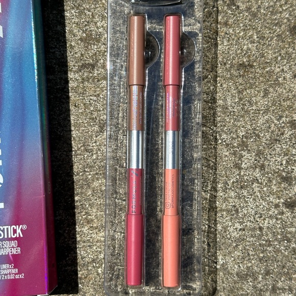 FORMULA Z COSMETICS
Happy Stick Duo Lip Liner Squad + Artistry Sharpener - Picture 7 of 9